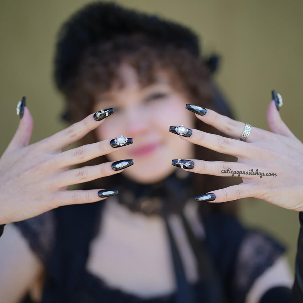 Press-On Nails – Black Butterfly
