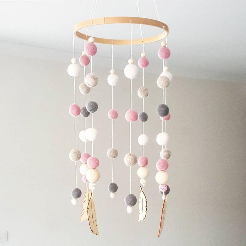 Dream Catcher Wall Hanging Ornament Handmade White Feather  Nordic Decoration Home Wind Chime Bed Bell Children's Girls Room Decor Living Shop Baby Decoration Room Props
